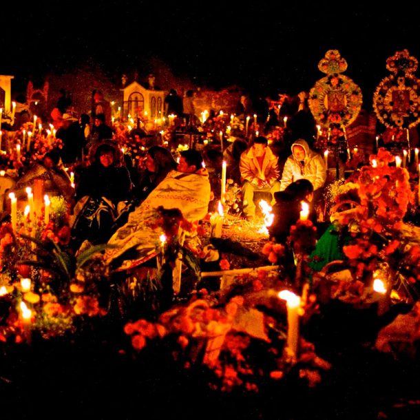 Día de los Muertos en Tepoztlán: desfile de color y tradición, una danza entre lo efímero y lo eterno